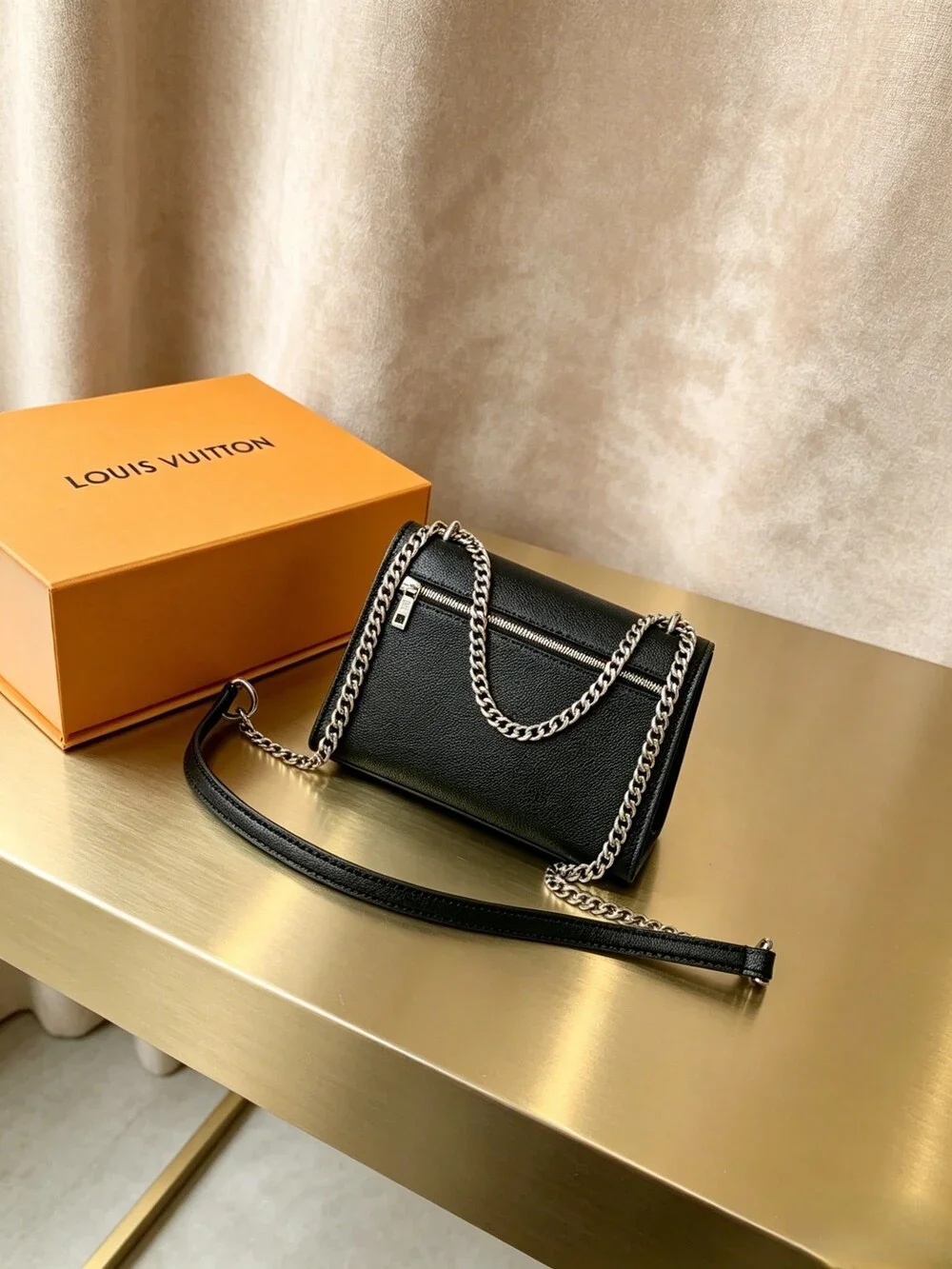 LOUIS VUITTON MYLOCKME CHAIN BB in Grained Leather